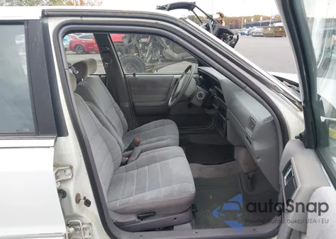 1995 Plymouth Acclaim z USA, uszkodzony, nr VIN 3P3AA4638ST533116